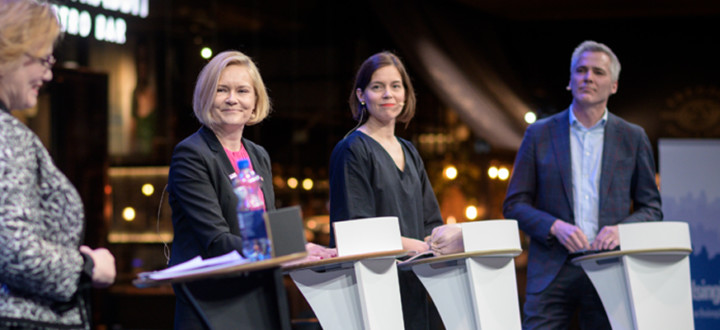 MetropoliAreena-vaalipaneelissa kaupunginjohtaja Ritva VIljanen, Mari Rantanen (ps.), Mari Holopainen (vihr.) ja Anders Adlercreuz (rkp.)