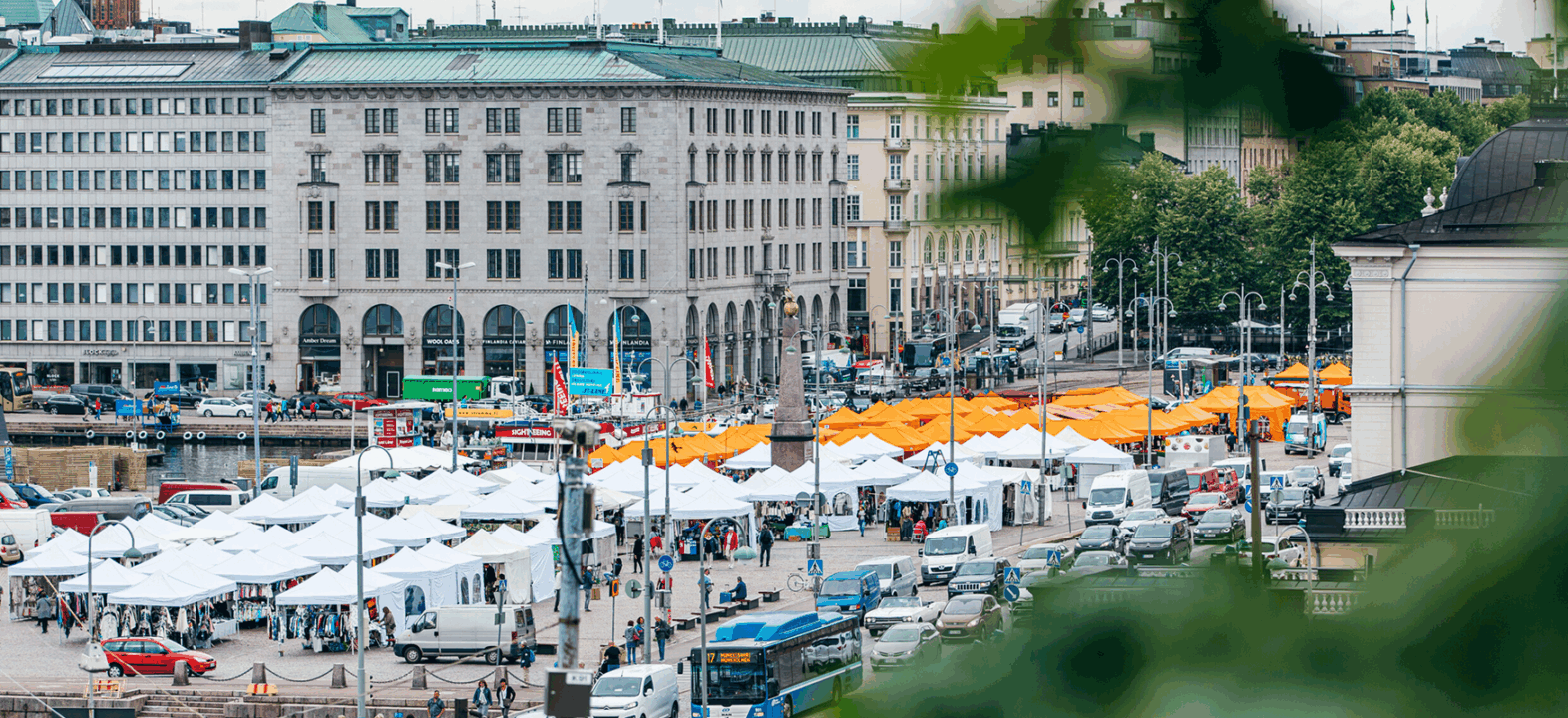 Helsinki ja liikennettä. kuva Jussi Hellsten.
